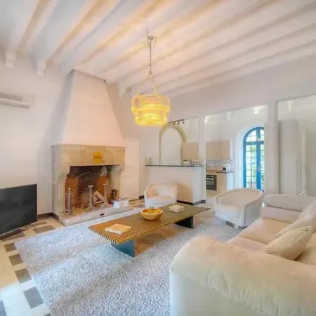 Charming In A Manor In Appartement